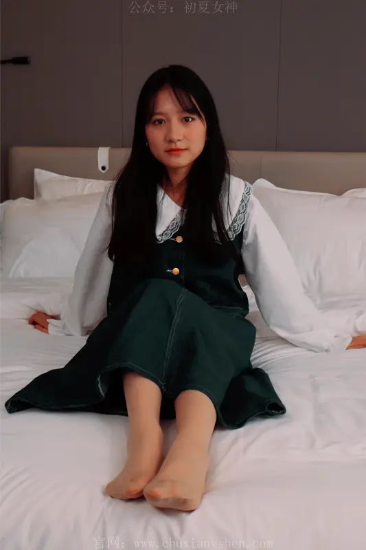 初夏女神 NO.005 沙沙 牛仔M码长裙搭小黑皮鞋 - 初夏女神